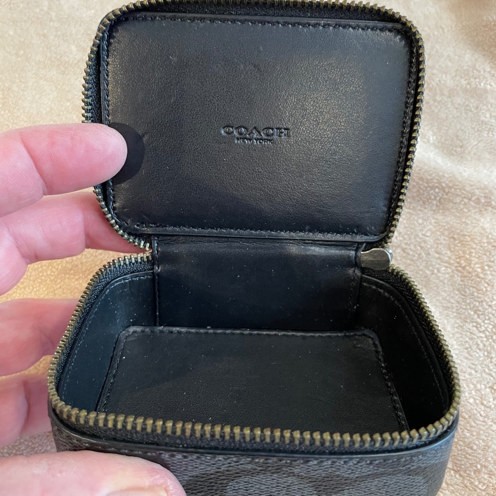 Coach Monogram leather Items - Picture 8 of 16